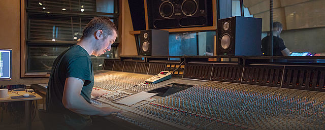 Alex Robinson recording with LEWITT mics at Metropolis Studios
