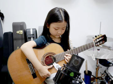Miumiu Guitargirl